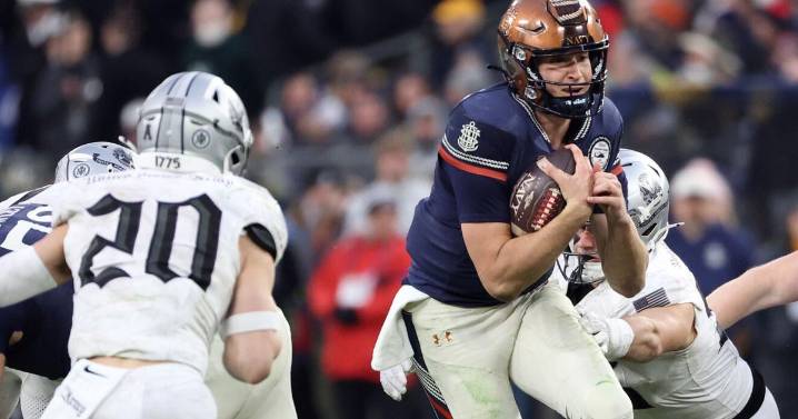 Horvath to Heidenreich on 4th-and-goal leads No. 22 Navy over Army