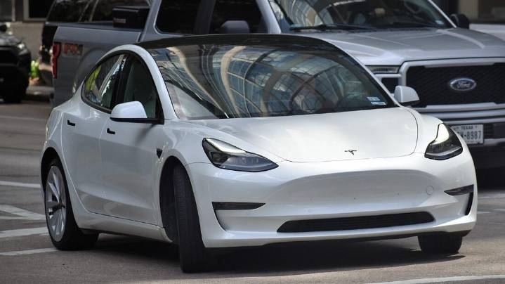 Volkswagen Owner Mocks Tesla Owner for Driving a Car Built By a Fascist