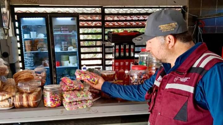 Saca Protección Civil 20 kilos de pirotecnia de las calles de Culiacán