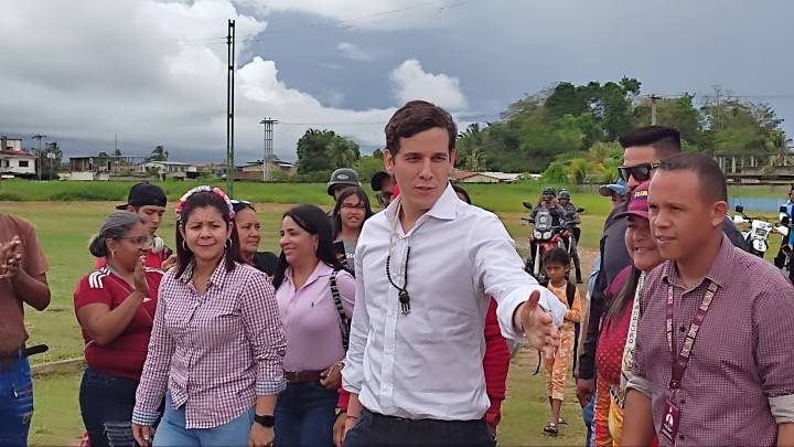 Presidente de la FVF evalúa rescatar infraestructuras de fútbol en Tucupita