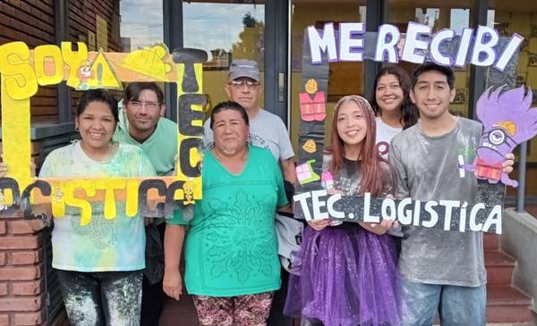 Nuevos Técnicos en Logística celebraron su título en familia y en EL CHUBUT
