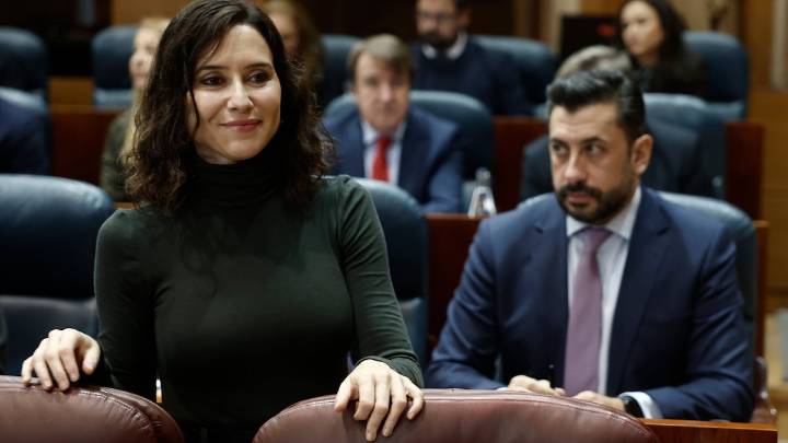 Feijóo le marca el paso a Ayuso con sus críticas al escándalo del hospital de Torrejón mientras ella guarda silencio