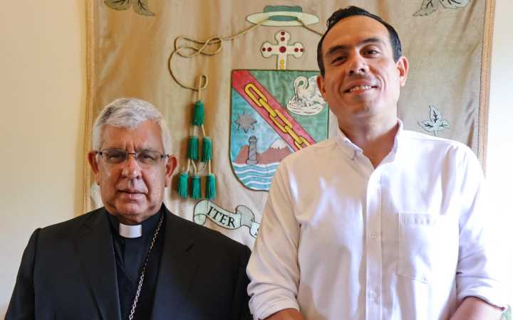 Presidente Jerí visitó el Obispado de la Prelatura de Yauyos en Cañete