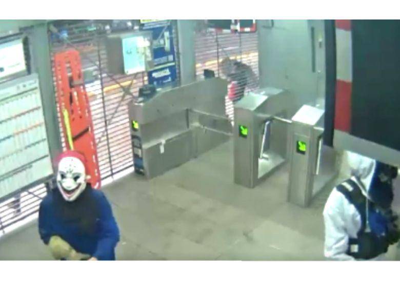 Capturaron a 11 jóvenes que habrían replicado actos de la Primera Línea en Bogotá: son acusados de terrorismo