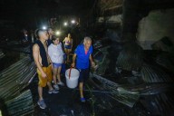 Dos hombres al borde de la muerte tras incendio que arrasó asentamiento humano