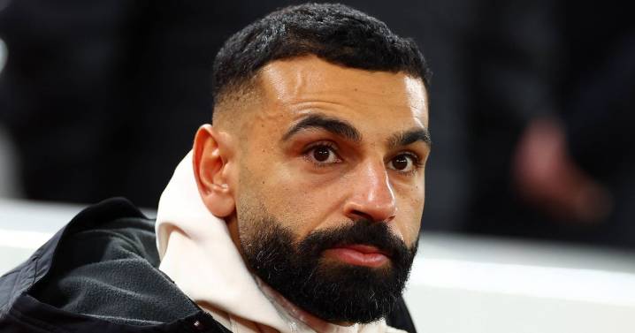 Liverpool latest: Mohamed Salah transfer call made as club legend has showdown talks