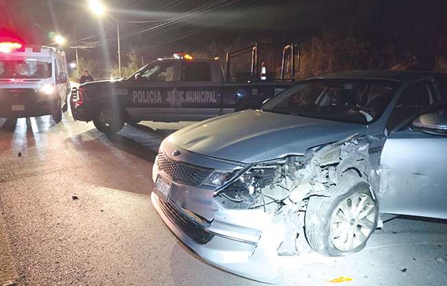Se duerme ebrio y daña un BMW