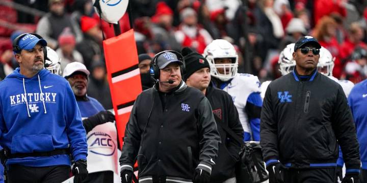 Football coach Mark Stoops out at Kentucky