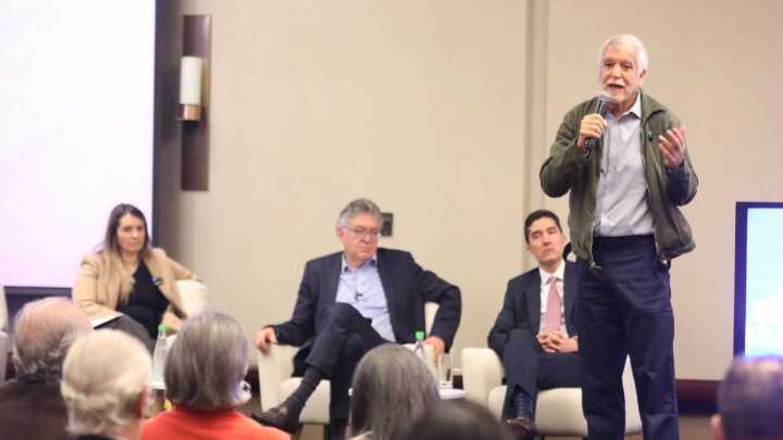 Reducción del gasto público, entre las propuestas de los precandidatos para salir de la crisis fiscal