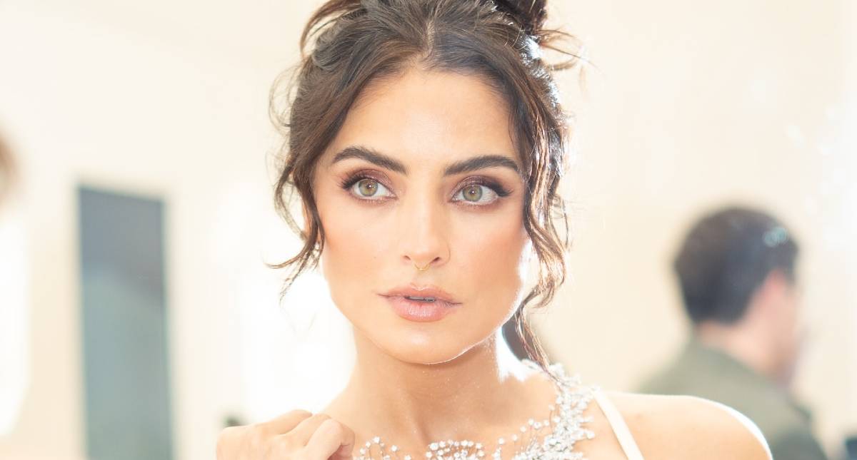 Aislinn Derbez revela complicado momento personal tras la muerte de su madre