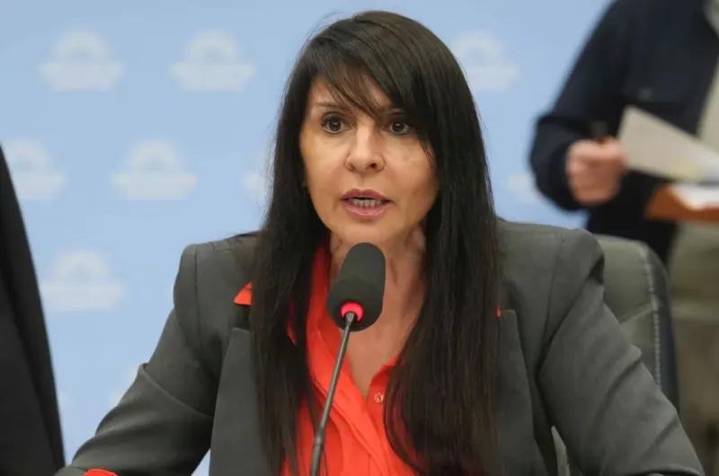 Lorena Villaverde renunció a su banca en el Senado y seguirá como diputada