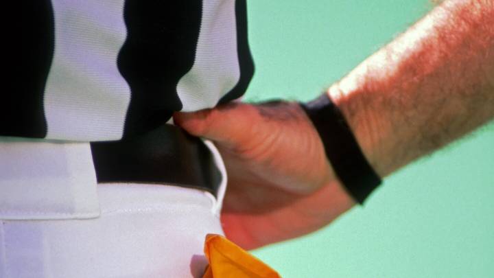 Broncos-Commanders umpire Mark Pellis sidelined with calf injury