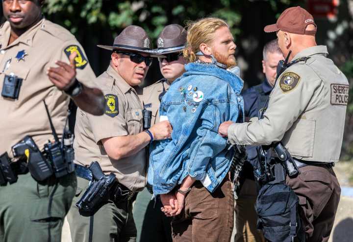 ICE detuvo a más de 75 mil migrantes sin historial penal en los primeros...