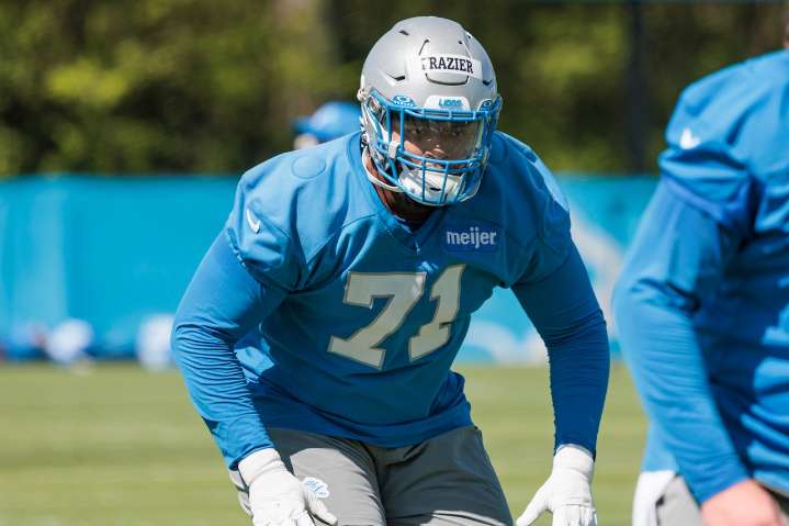 Lions rookie OL leans on veterans, earns early trust
