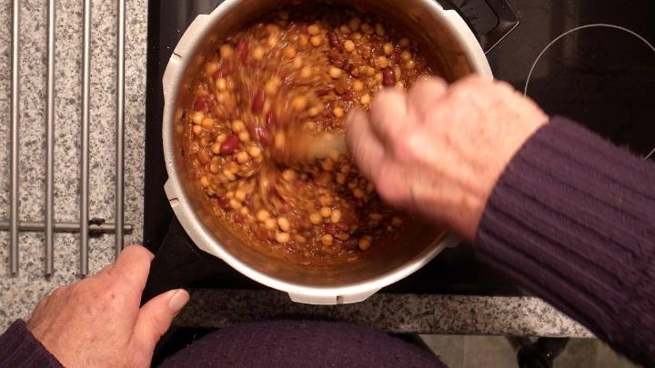 Mennonites Compete to See Who Can Cook the Blandest Least Spicy Chili