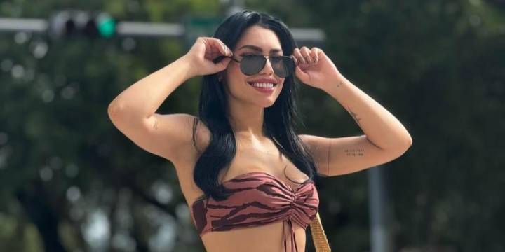 Ana del Castillo una vez más bromeó con su público y casi canta icónico éxito en otro idioma: “No sé cantar en inglés”