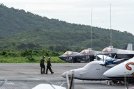 Trump vuelve a amenazar con atacar Venezuela y el régimen rechaza un “intento de intimidación” con aviones "Por tierra es mucho más fácil".