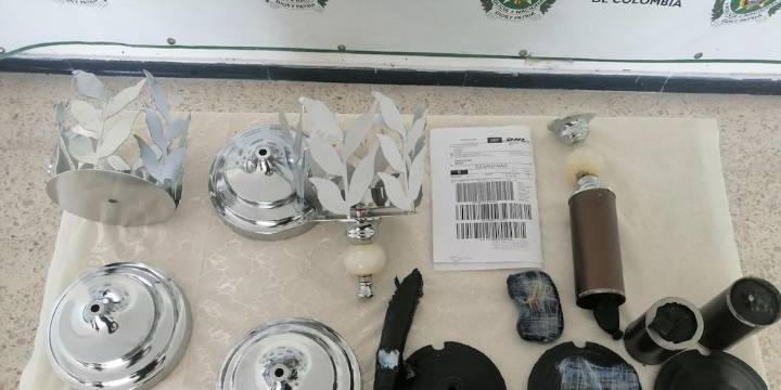 Incautan cocaína escondida en una encomienda con lámparas en aeropuerto de Palmira