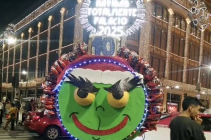La paleta navideña del Grinch que recorre las calles de la CDMX