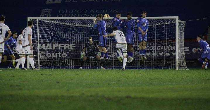 Un punto con mal sabor de boca para el Ourense CF ante el Barakaldo (2