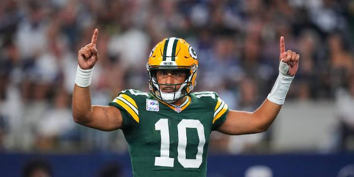 Bears try to protect their NFC North lead as they head to Green Bay to face rival Packers