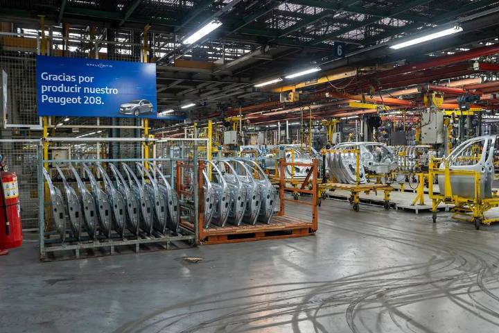 Peugeot paraliza la producción en El Palomar