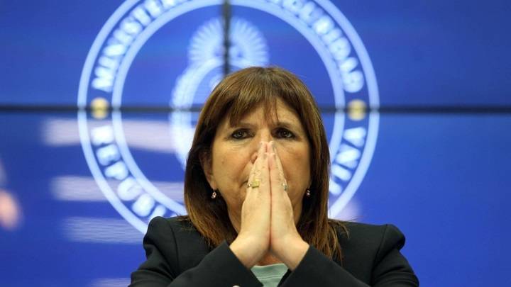 Patricia Bullrich presentó su renuncia al...