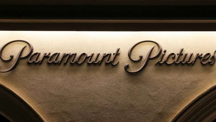 Paramount ofrece USD 108.400 millones por Warner Bros y complica negociación con Netflix