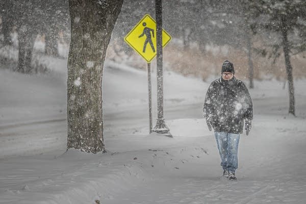 Heavy snow, howling winds snarl travel across Minnesota