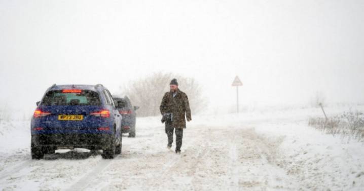 UK snow bomb upgraded to 'blizzards' and set to last 21 hours next week