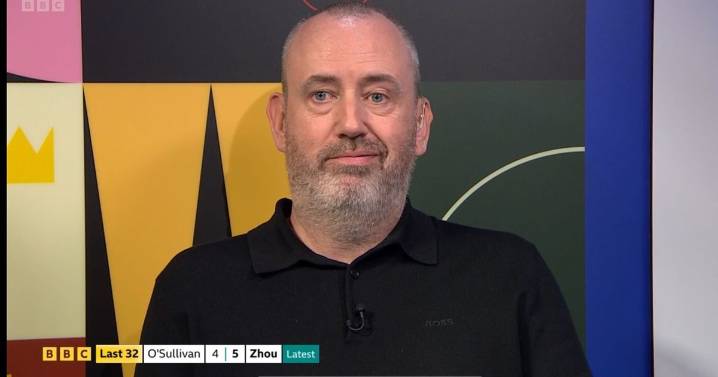 Mark Williams reacts to 'one of the worst shots' as Ronnie O'Sullivan crashes out