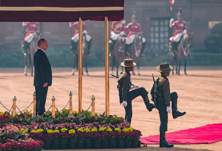 Putin receives tri-services guard of honour at Rashtrapati Bhavan as India