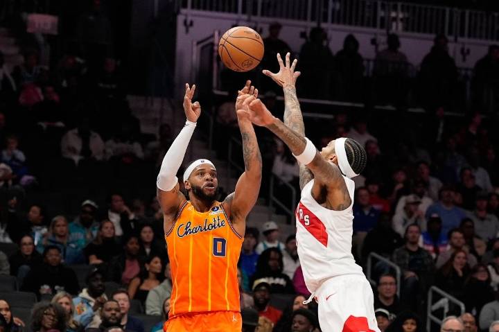 Deadspin | Miles Bridges drops 35 as Hornets rally past Raptors in OT