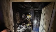 Susto en una aldea de Xunqueira de Espadanedo por un incendio urbano que afectó a tres viviendas