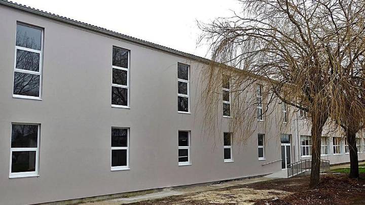 Oleiros reclama a la Xunta que arregle la acometida eléctrica del colegio Valle Inclán