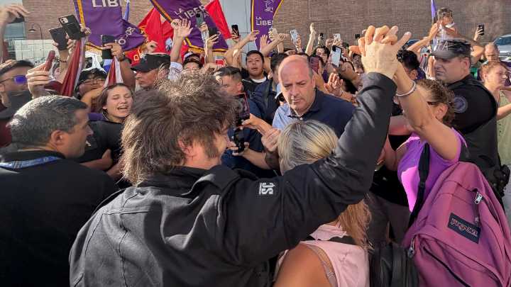 Milei llegó a Córdoba por el "Tour de la Gratitud"