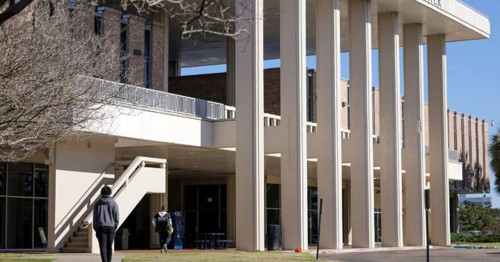 University of New Orleans evacuated after former student allegedly threatens to burn building