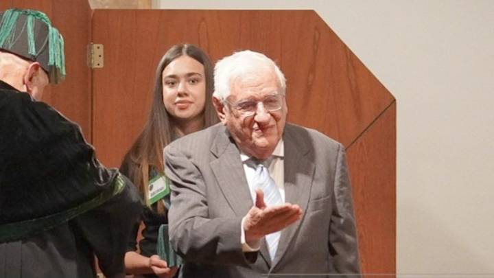 Condecoran a ‘Catón’ con la Gran Orden de Honor Nacional al Mérito en Bellas Artes