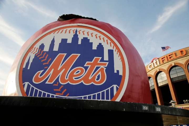 Mets ‘in the mix’ for left-handed slugger. But is he a good fit?