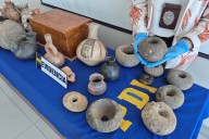 FOTOS. Vasijas, jarrones y restos humanos: profesor de filosofía es detenido por tenencia ilegal de piezas arqueológicas