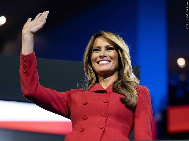 Melania Trump wishes strength and toys from Santa during visit with hospitalized children