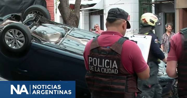 Choque y vuelco en La Paternal: dos heridos