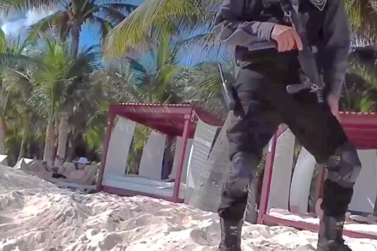 Denuncian grupo presuntamente armado en zona de playa de la Riviera Maya: VIDEO