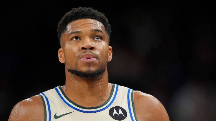 Giannis Antetokounmpo Discussing Plans On NBA Future: Report