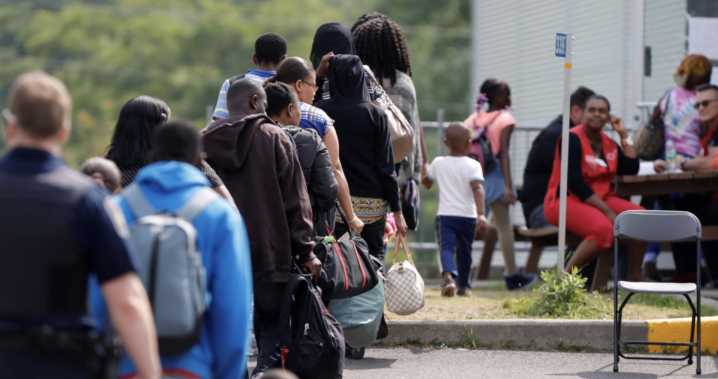 EU reduce duración de permisos de trabajo para refugiados y solicitantes de asilo