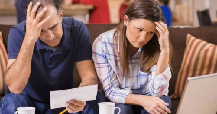 El 53% de la clase media debe endeudarse o gastar ahorros para llegar a fin de mes