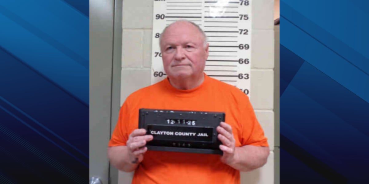 Police: Iowa man picks up students from Clayton Ridge elementary while drunk