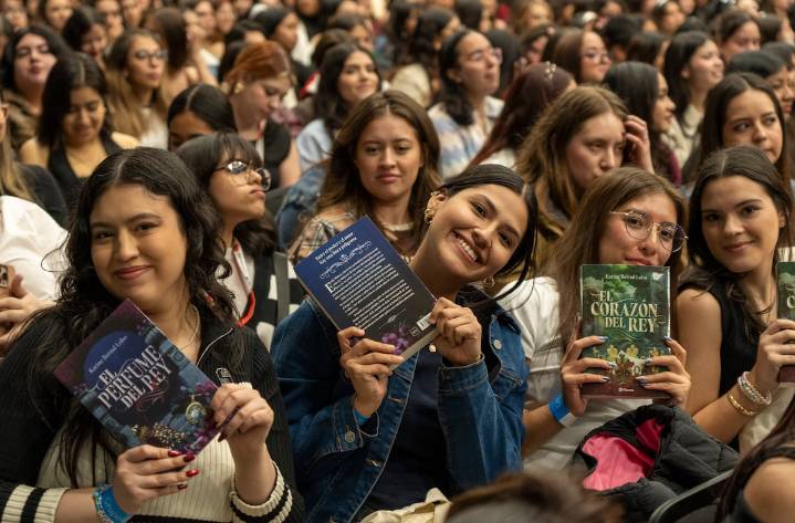 Video | Los jóvenes inundan la FIL: “Cuando leo me transporto, me gusta imaginarme otros mundos”