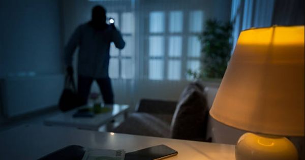 Se despertó por los ruidos que escuchó en su casa y cuando se levantó quedó paralizado: "Era..."