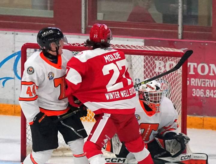 Yorkton Terriers’ three game win streak ends in OT loss in Weyburn
